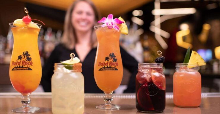 Cancún: Night-time Party Bus Tour & Music at Hard Rock Cafe - Experience Highlights