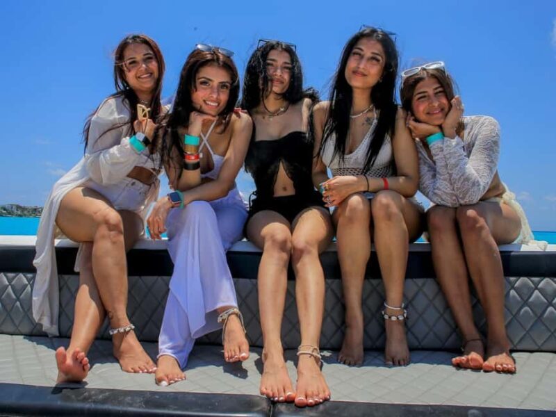 Cancún Private Catamaran with Snorkel and Open Bar - Practical Details