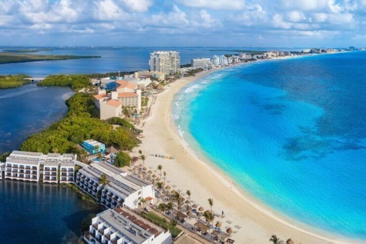 Cancun: Private Custom Walking Tour With a Local Guide - Experience