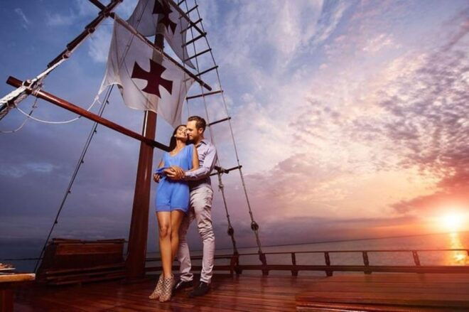 Cancun: Romantic Dinner and Sailing on a Beautiful Lagoon - Live Music