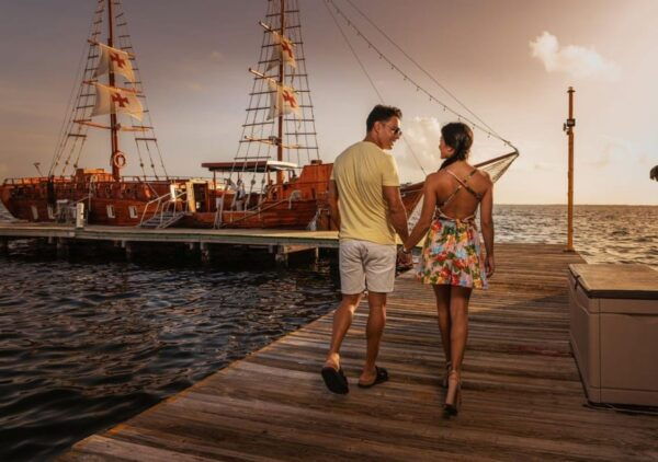 Cancun: Romantic Dinner Cruise With Open Bar and Live Music - Dress Code and Restrictions