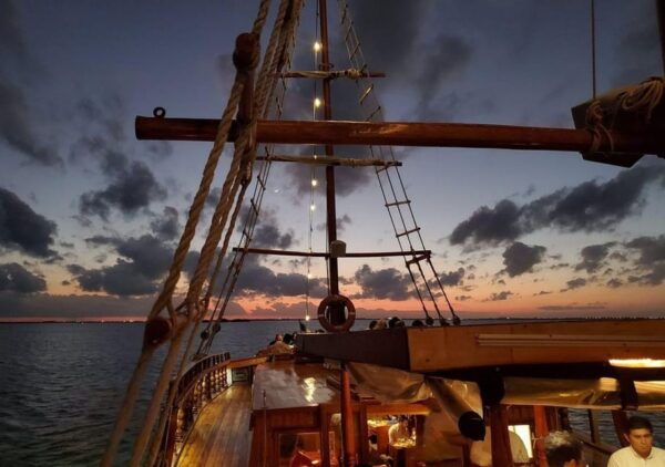 Cancun: Romantic Dinner Cruise With Open Bar and Live Music - Dietary Accommodations