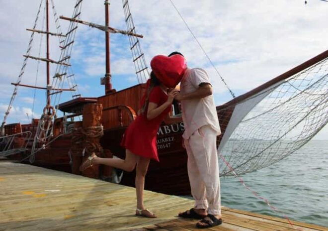 Cancun: Romantic Dinner on a Galleon in Nichupté Lagoon - Meeting Location and Transportation