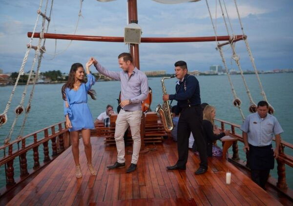 Cancun: Romantic Dinner on a Galleon in Nichupté Lagoon - Sunset and Moonlight Cruises