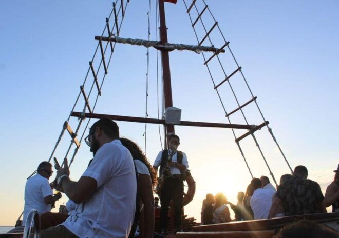 Cancun: Romantic Dinner on a Galleon With Sax Music & Drinks - Musical Accompaniment