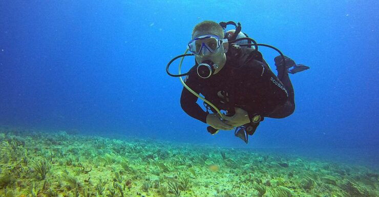 Cancun: Scuba Diving for Certified Divers at 3 Locations - Equipment and Requirements