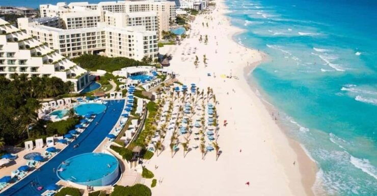 Cancun: Sightseeing Walking Tour With a Local Guide - Tour Experience