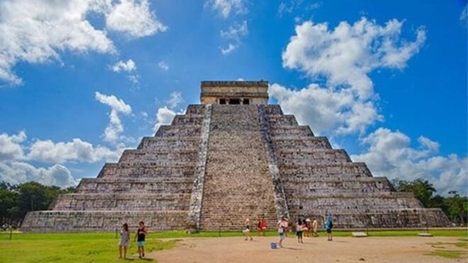 Cancun: Sightseeing Walking Tour With a Local Guide - Pricing and Availability