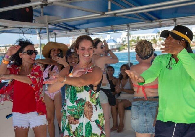 Cancun: Tour to Isla Mujeres in Catamaran With Snorkel - Meeting Point