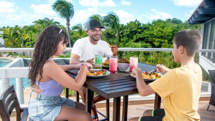 Cancun:Dolphin Diamond Experience With Buffet and Water Park - Experience Highlights