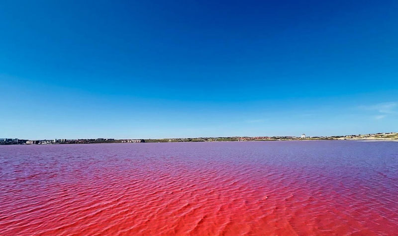 Candy Cane Mountains & Masazir Pink Lake Half-Day Tour - Candy Cane Mountains: color in the rock