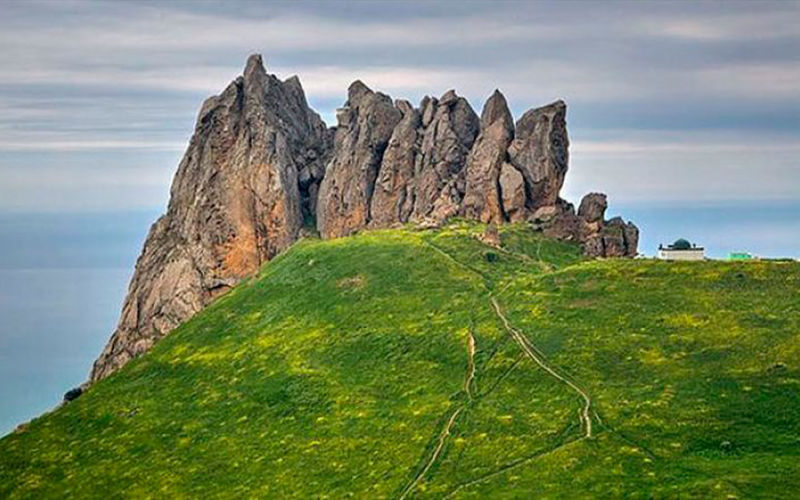 Candy Cane Mountains & Masazir Pink Lake Half-Day Tour - The guide can make the long stretches count