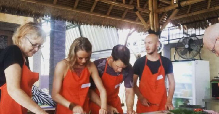 Canggu: Balinese Dishes Cooking Classs With Locals - Immerse in Local Cooking Techniques