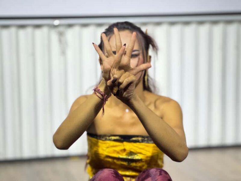 Canggu: Deaf Dancer Show with Dinner - Small Group Setting and Intimacy