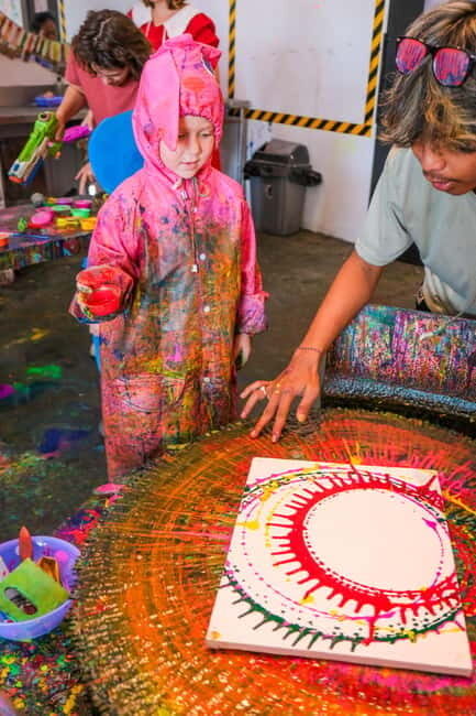 Canggu: Neon paint under UV lights, with fun and unusual tools - Frequently Asked Questions