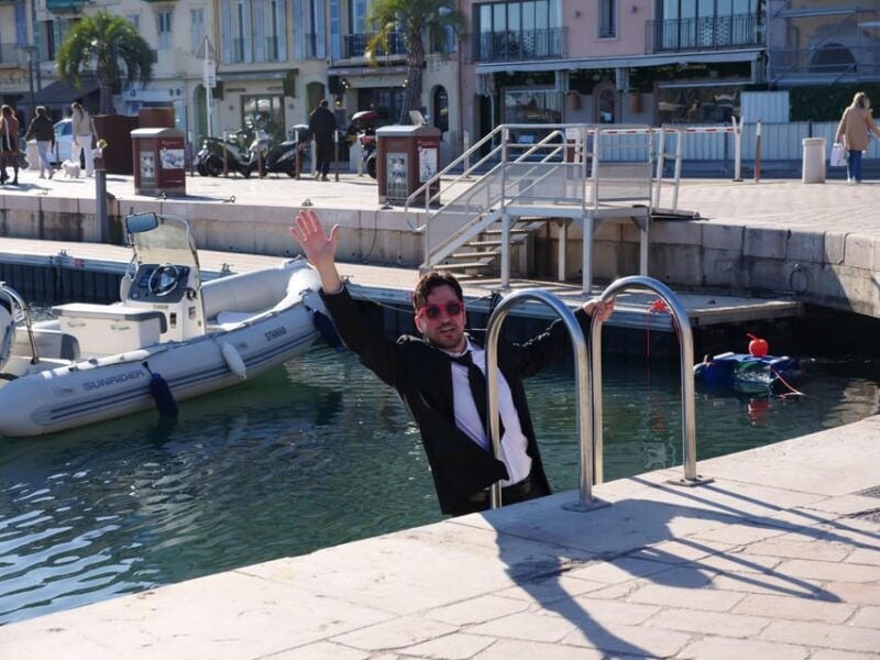 Cannes: Cinema and Scandals! Tour With an Actor Guide - Unveiling the Croisette: Cannes Iconic Cinema Avenue