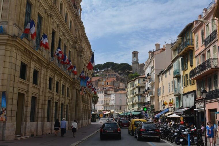Cannes: Express Walk With a Local in 60 Minutes - Discover the Charming Le Suquet