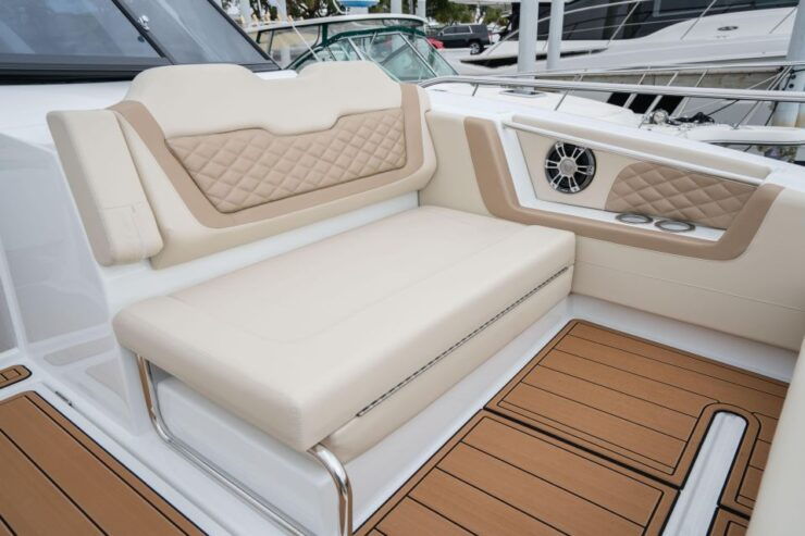 Cannigione: Aquila 36 Catamaran Daycruiser Rental - Rental Details