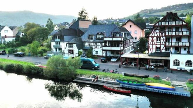 Canoe Rental Middle Moselle: 2-Hour Canoe Tour on the Moselle - Safety and Equipment