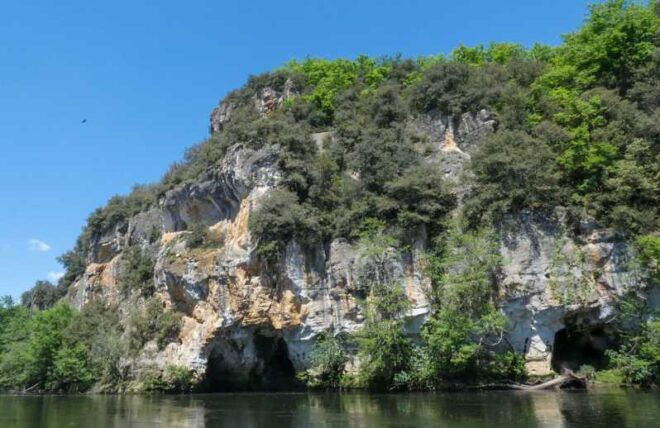 Canoe Trip Along Cliffs in Dordogne: Carsac - Cézac - Amenities and Equipment Provided