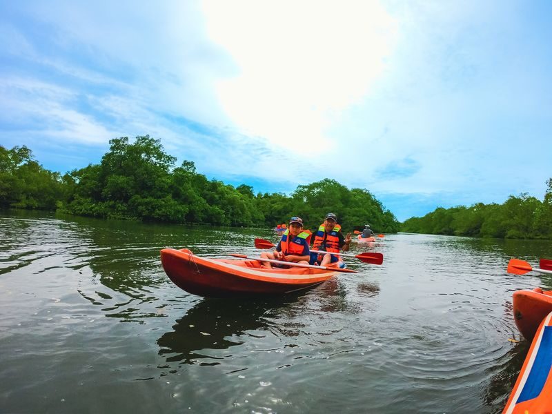 Canoeing Water Adventure Experience in Tanjung Benoa Bali - Getting ready for sun, water and a simple base