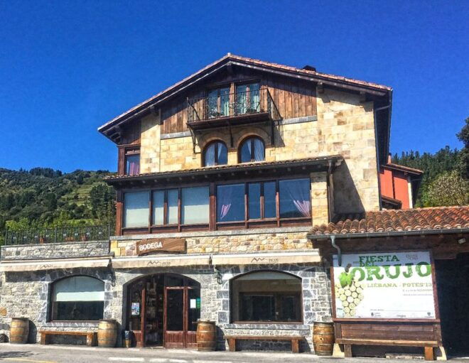 Cantabria: Wine and Liquor Tasting Guided Tour With Snacks - Customer Reviews