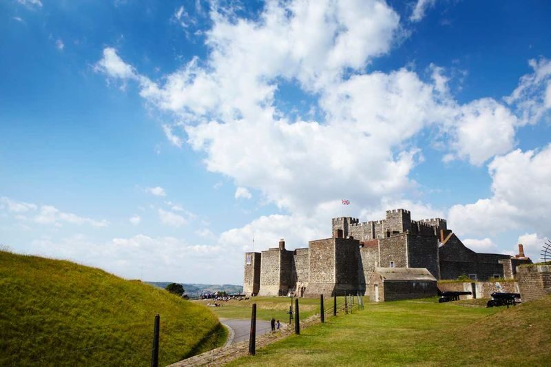 Canterbury and Dover Castle Guided Day Tour from London - What the coach and guide add