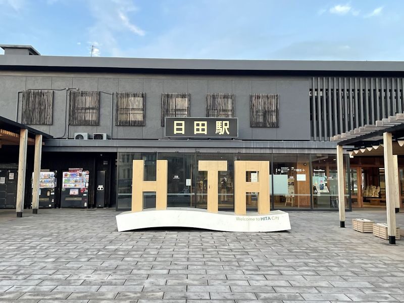 Cantonese, Mandarin, and English tour guide, Attack on Titan/Oyama Dam bronze statue & Hita Station/Mameda-machi nostalgic old town & Yufuin/Yunotsubo Street + Kinrin Lake & Former Bungo Mori Roundhouse Anime Spot Day Tour - Yufuin: two hours for lunch, Yunotsubo Street and Kinrin Lake
