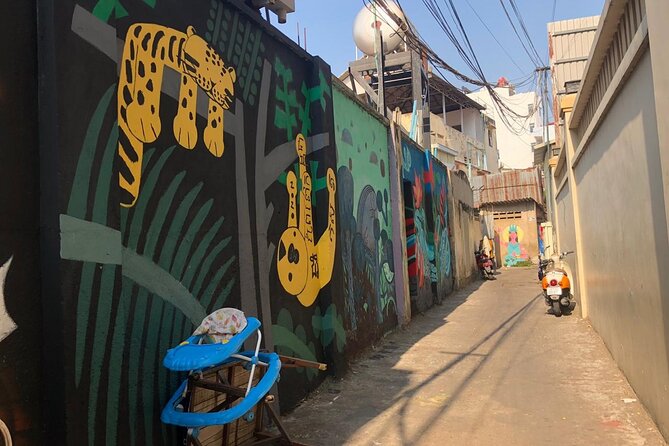 Canvas & Concrete: An Afternoon of Contemporary Art in Phnom Penh - Artistic Highlights of the Tour