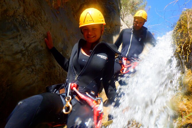 CANYON DESCENT. Canyoning. Barranquismo. - Inclusions
