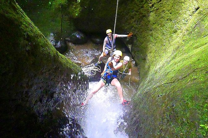 Canyoning in Waterfalls and Zipline Cable Near La Fortuna - Tour Logistics