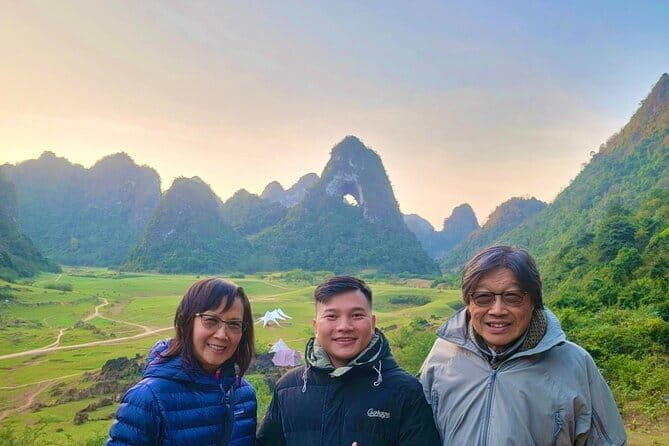 Cao Bang: Loop Tour 3 Days 2 nights with Local Guide - Transportation and Group Dynamics