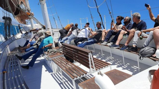 Cape Town: 1 Hour Table Bay Sailing Tour - Experience Description