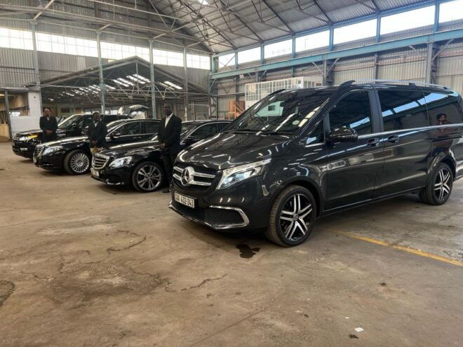 Cape Town: 15 Hour Private Airport Shuttle and Transfer CBD - Multilingual Assistance Available
