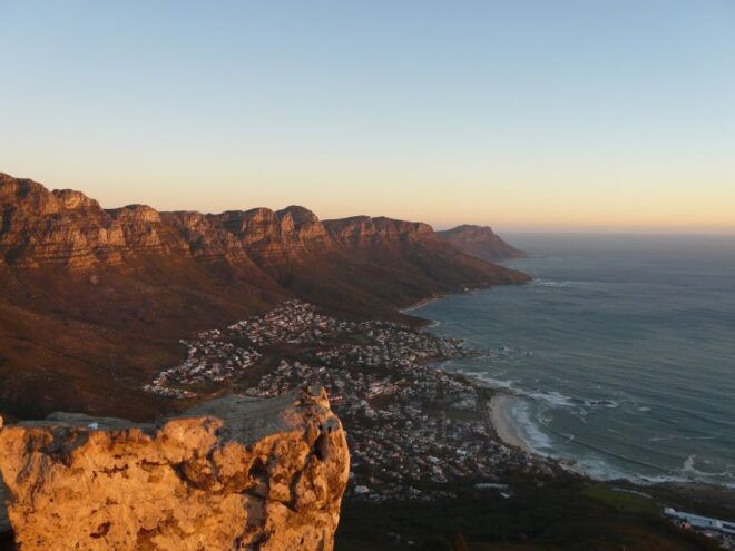 Cape Town: Lions Head Sunrise Hike - Group Size and Language