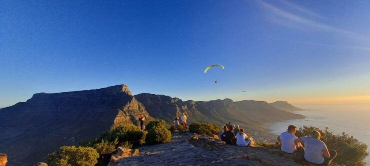 Cape Town: Lions Head Sunset Guided Hike in French - Pricing and Duration