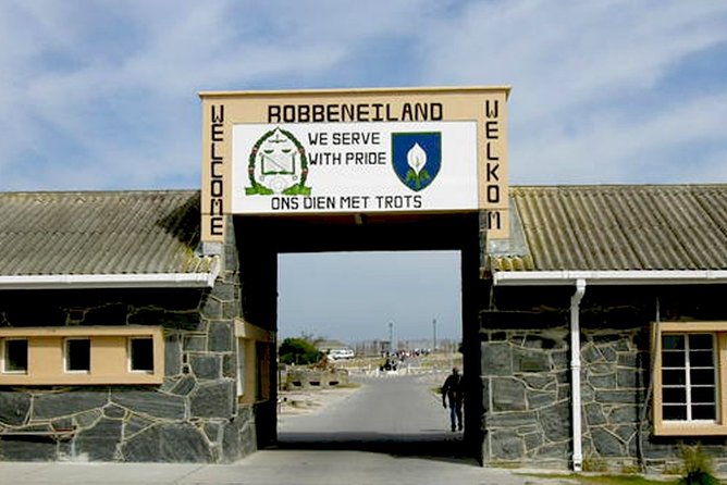 (Cape Town Tour) 3Days -Robben Island Getaway & Table Mountain Car & Wine Taste - Day 2: Table Mountain Cable Car Experience