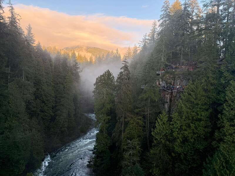 Capilano Suspension Bridge/Private/Small Group/By LUX CAR - Discovering Vancouver’s Natural Wonders and Iconic Landmarks