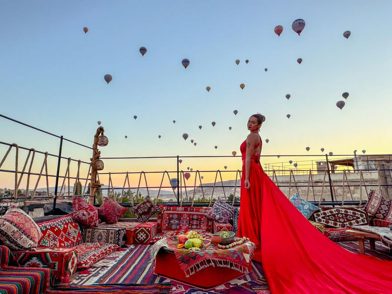 Cappadocia: Rooftop Photoshoot with Hot Air Balloons at Sunrise - The details that make this shoot different