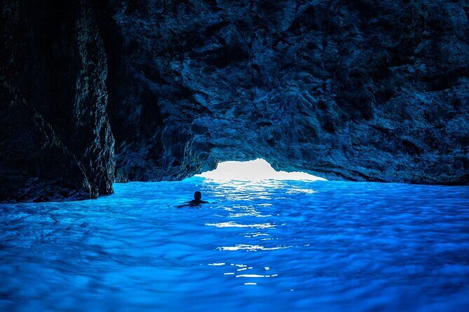 Capri Boat Tour and Blue Grotto Visit - Iconic Landmarks and Final Highlights