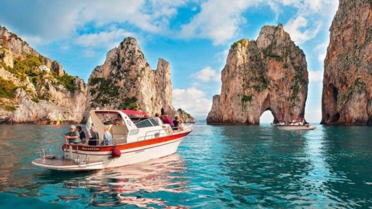 Capri: Island Boat Tour With Free Time in Capri Town - Itinerary