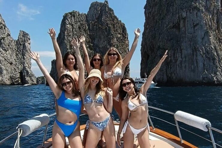 Capri: Luxury Private Boat Tour With Lunch, Prosecco & More - Itinerary Highlights