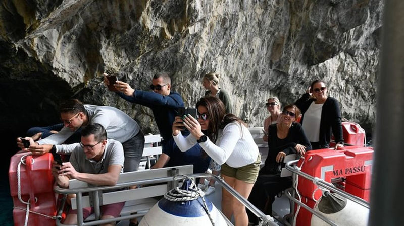 Capri mini cruise and city sightseeing tour from Naples - The best part begins on the water