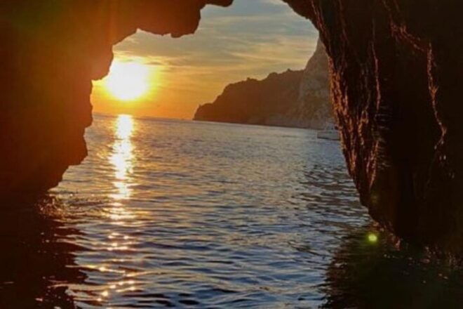 Capri Private Boat Tour at Sunset From Capri (2 Hours) - Inclusions