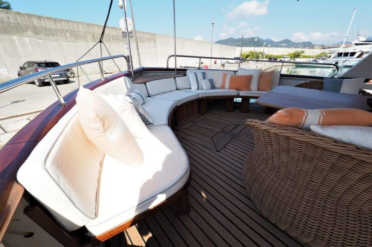 Capri: Private Tour on the Yacht With Tasting & Blue Grotto - Itinerary Highlights