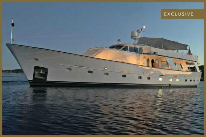 Capri: Private Tour on the Yacht With Tasting & Blue Grotto - Blue Grotto Experience