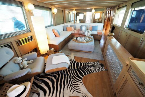 Capri: Private Tour on the Yacht With Tasting & Blue Grotto - Frequently Asked Questions