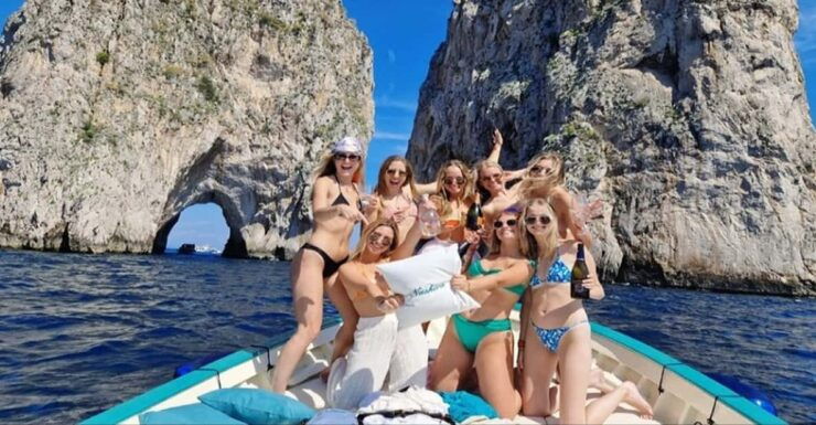 Capri: Small Group Boat Tour With Limoncello and Snacks - Good To Know