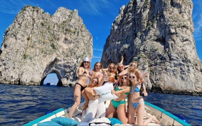 Capri: Small Group Boat Tour With Limoncello and Snacks - Inclusions of the Tour
