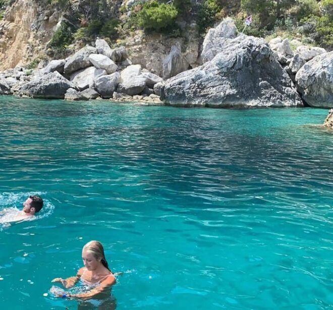 Capri: Small Group Boat Tour With Limoncello and Snacks - Customer Feedback